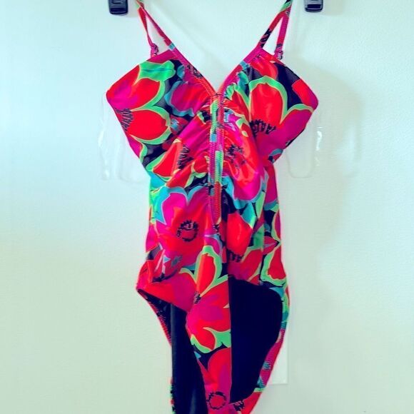 Women's Printed Gardener Shirred-Front One-Piece Swimsuit - Picture 8 of 10